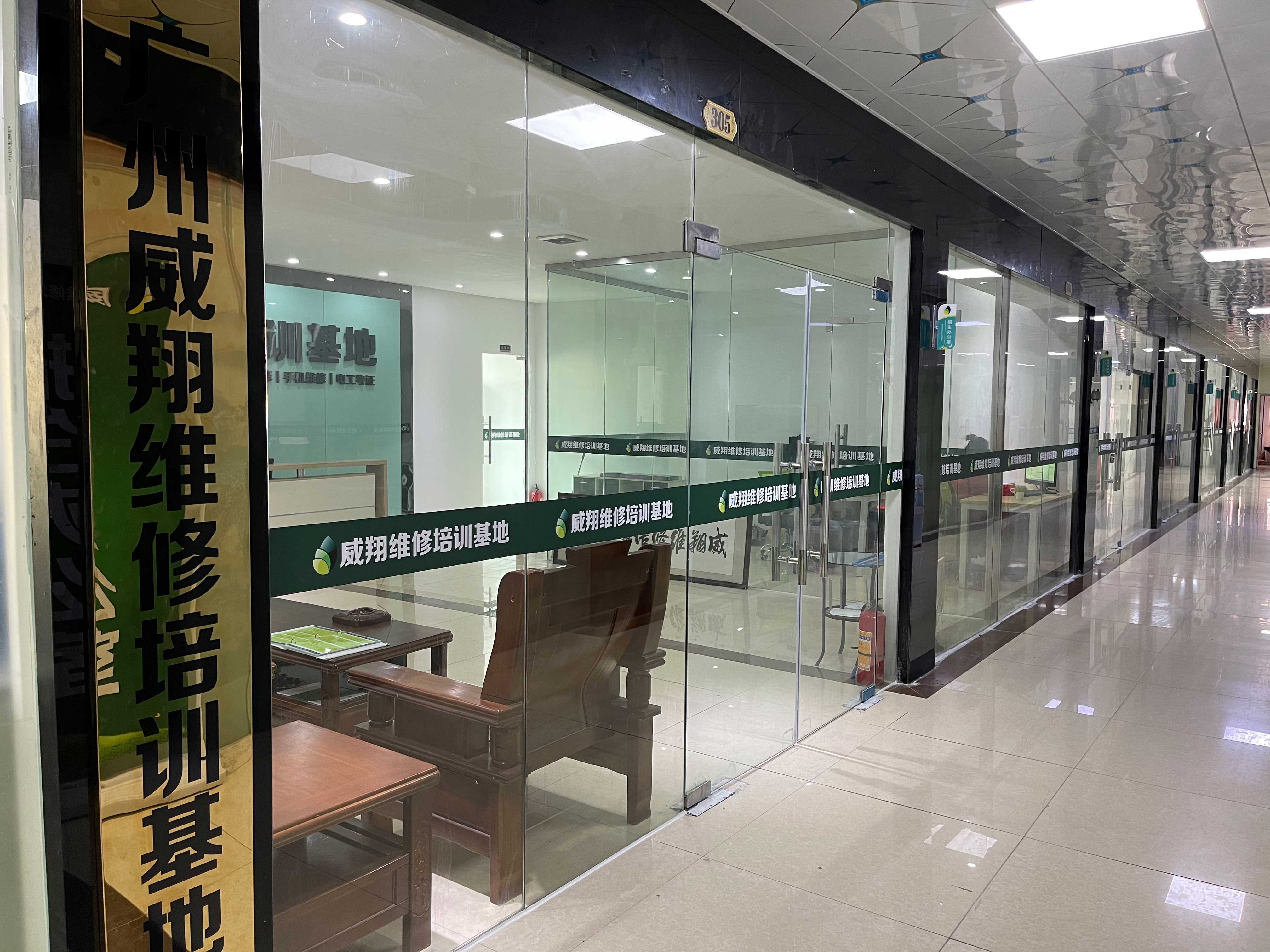 校區(qū)環(huán)境1.jpg 校區(qū)環(huán)境1.jpg